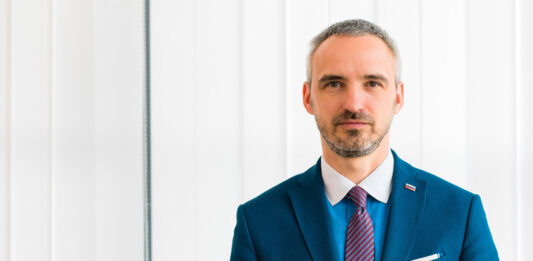 Minister Cigler Kralj z evropskim komisarjem Hansenom o zadostni podpori prihodnosti slovenskega kmetijstva