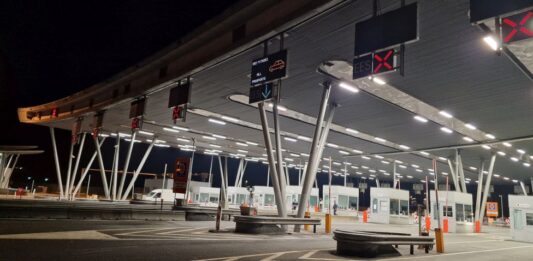 Na mejnem prehodu Dobovec ustavili voznika iz Srbije, ki je prevažal štiri državljane Kitajske