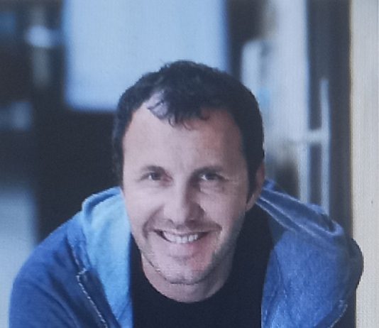 Glasbeno-literarni večer z glasbenikom Jernejem Dirnbekom in igralcem Vojkom Zidarjem