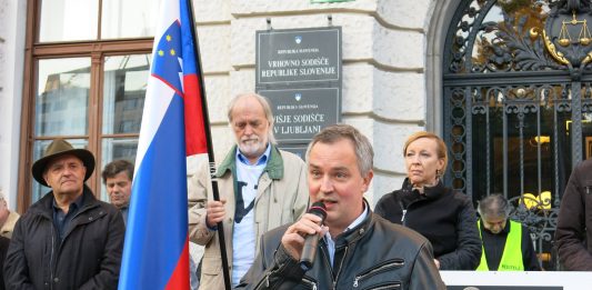 ‘Trenutno stanje naše politike lahko ocenim kot mrtvi tek’