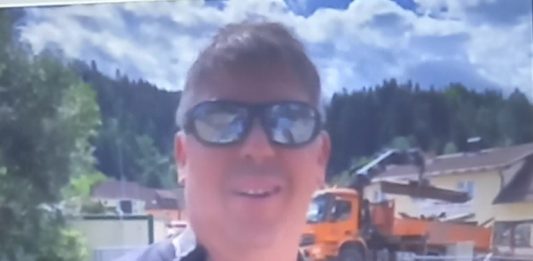 Novi začasni most za pešce proti Lešam je že postavljen