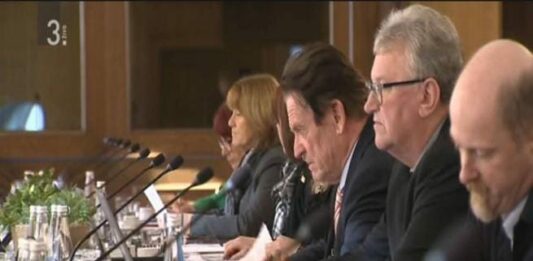 Pomemben korak naprej: prva ovira pri Zakonu o popravi krivic upokojenim je premagana