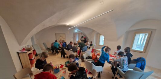 Vabljeni v družinski center DRUŽIN-KO, dvorec Javornik