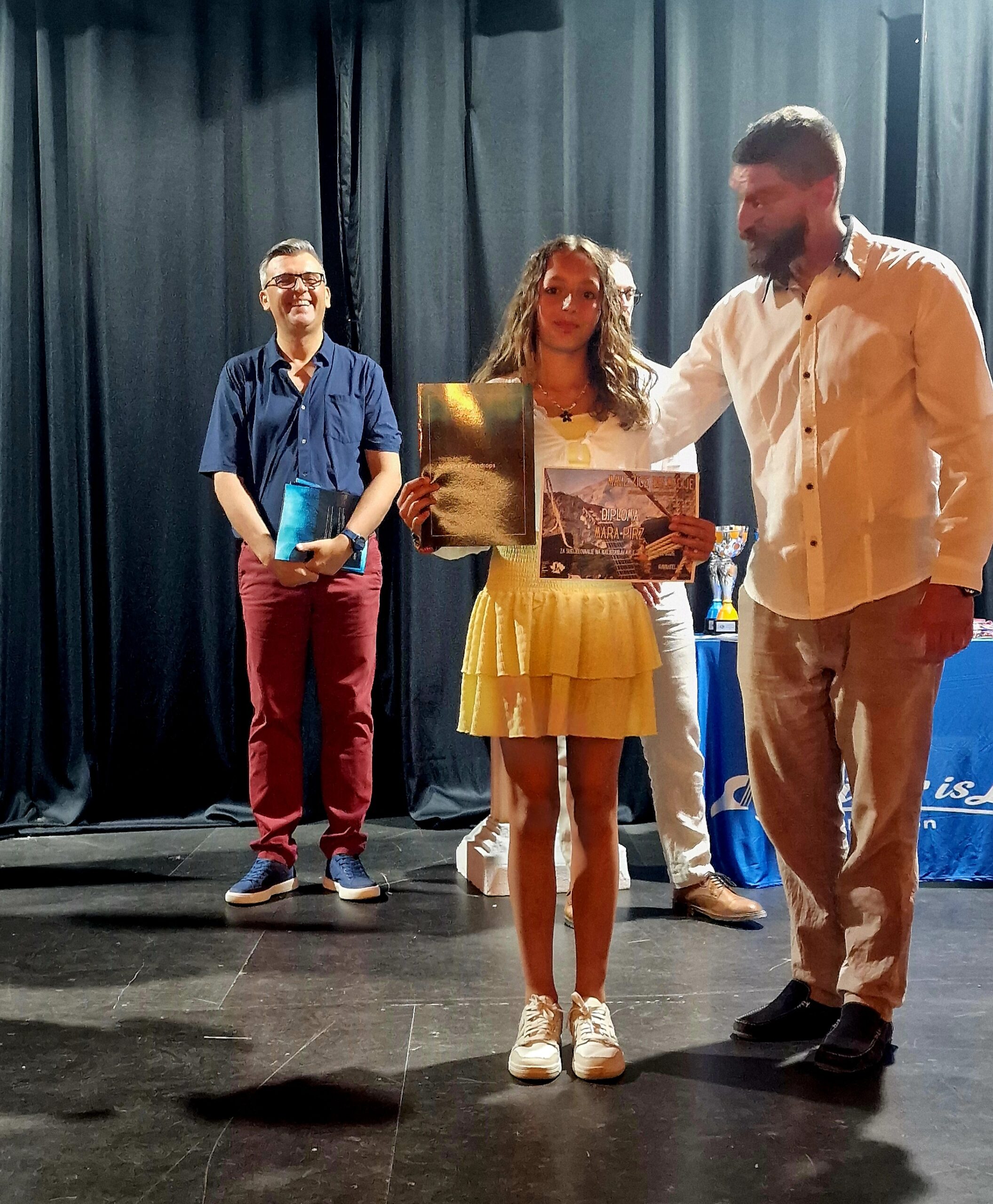 Zlata medalja za mlado kitaristko Maro Pirz iz Doberle vasi na festivalu »Male žice Dalmacije«