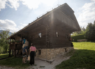 Regijsko srečanje odraslih literatov ‘V zavetju besede’ za celjsko in koroško regijo